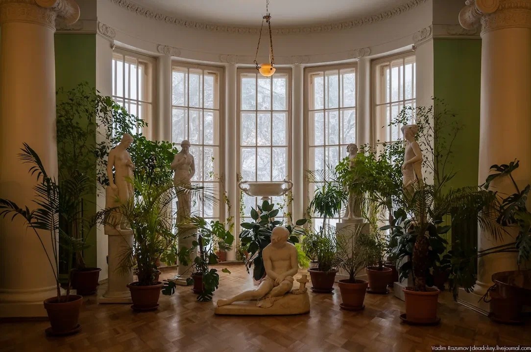 "Горки Ленинские" - зимний сад, фотография из открытых источников Яндекса