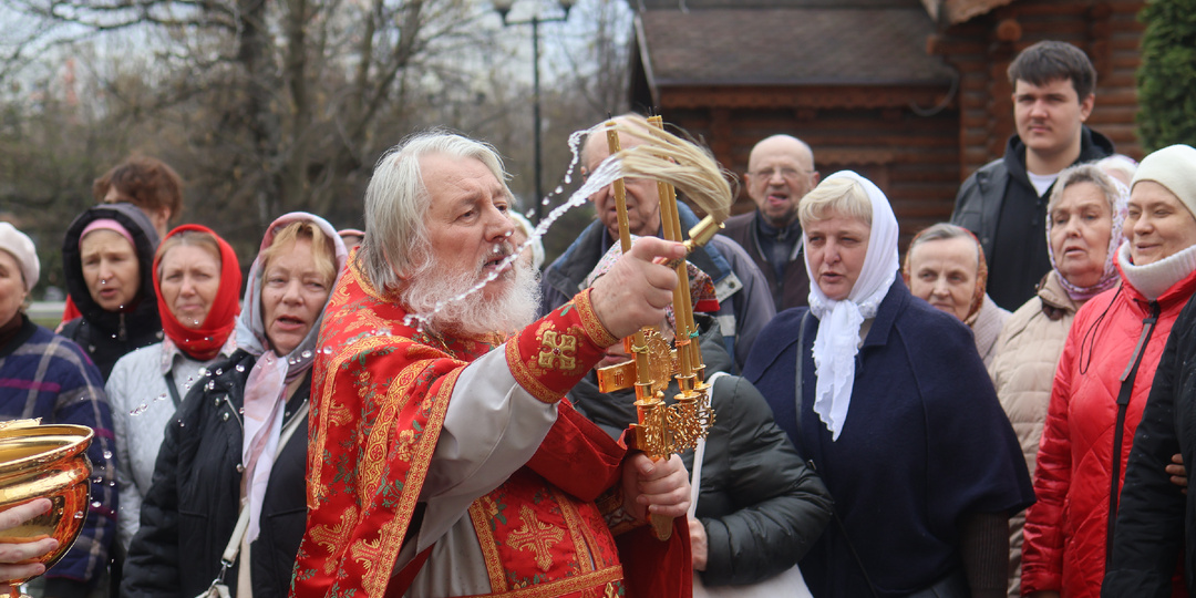 "Бог познаётся в мистических рамках!": о мессенджере MAX, "всепропавшестве" и Литургии священник Александр Копяткевич