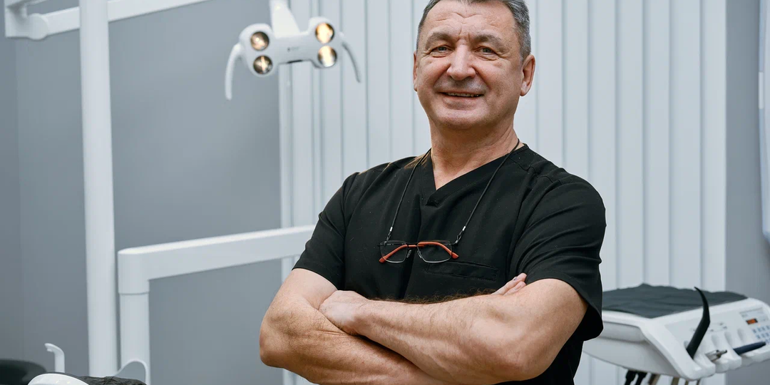 Коронки на имплантах или на своих зубах? 4 принципиальных отличия, которые не всегда проясняют стоматологи