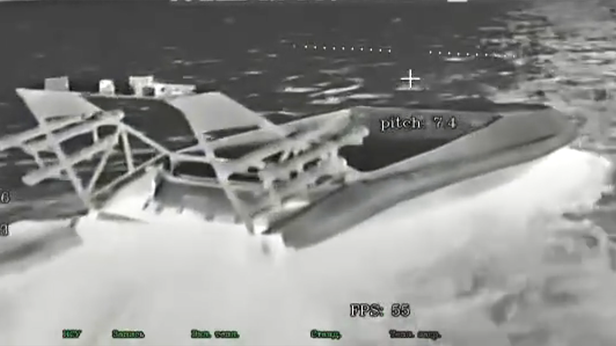 Удар FPV-дрона «Князь Вандал Новгородский» в украинский морской дрон "Barracuda"