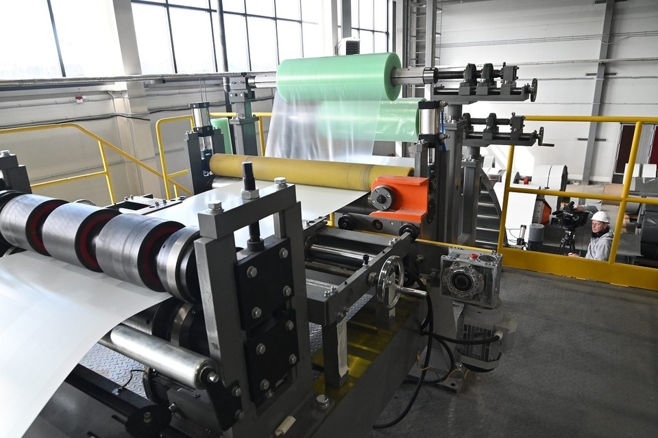    Губернатор Андрей Травников осмотрел цеха. Фото: правительство Новосибирской области