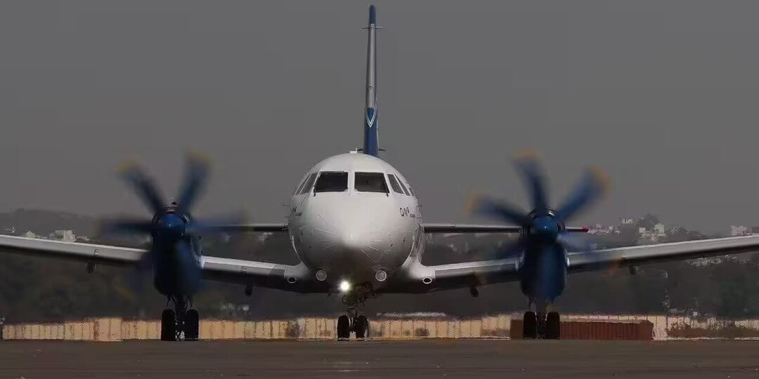 За самолётом Ил-114-300 выстроилась очередь