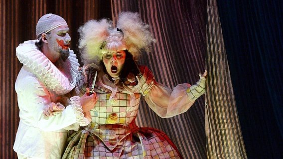 Источник: https://musicofilia.wordpress.com/2015/04/11/cavalleria-rusticana-e-pagliacci-da-salzburg-su-3sat/