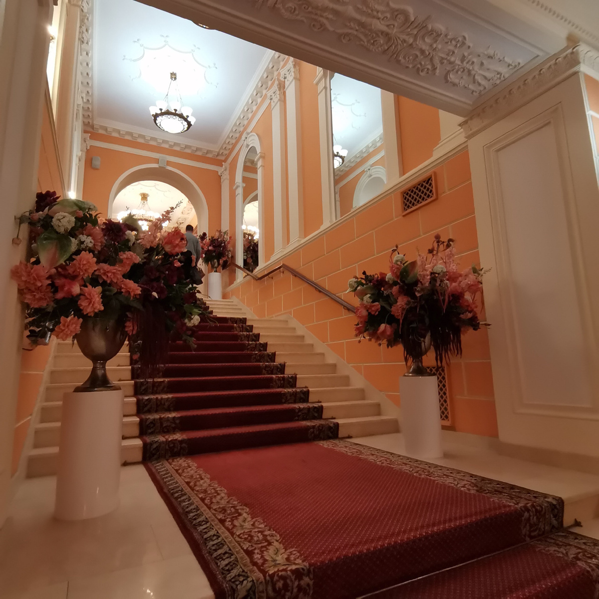 Геликон-опера, парадная лестница