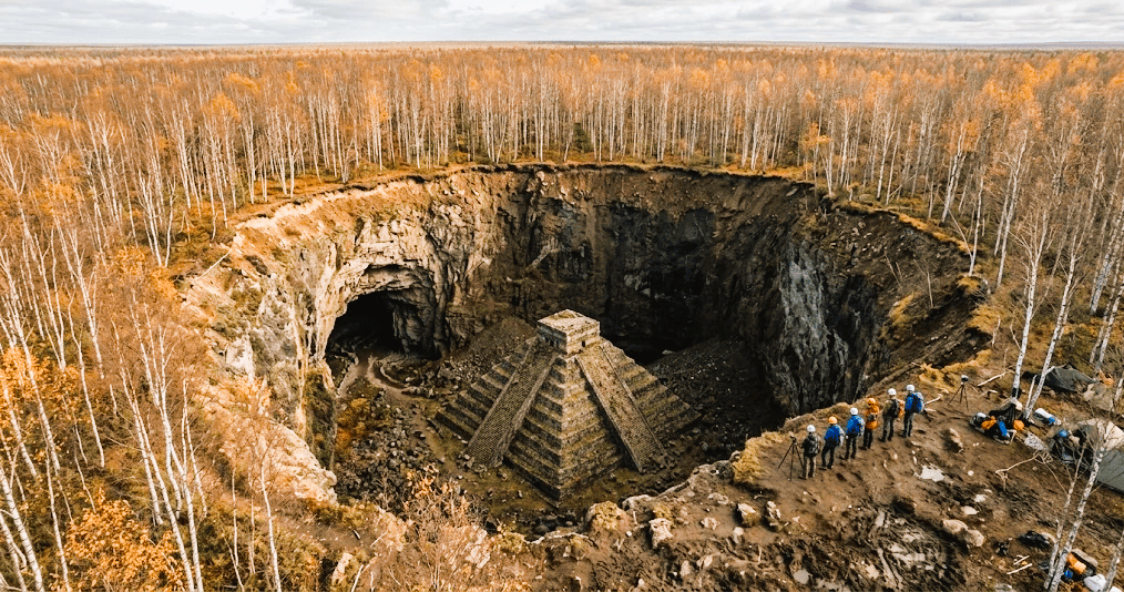 В Сибири обнаружили то, что скрывалось под природной маскировкой и похожее на строение исчезнувшей цивилизации.