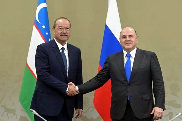 Абдулла Арипов и Михаил Мишустин