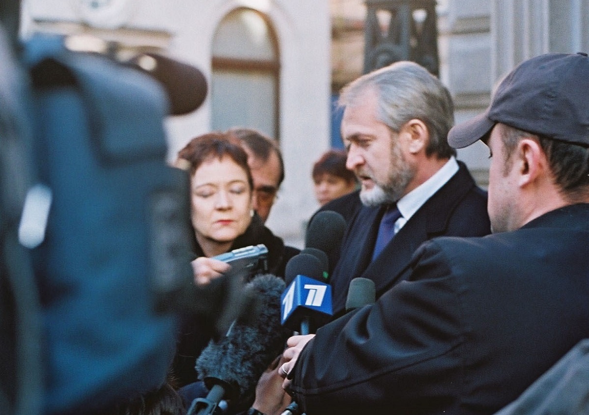    Один из лидеров ЧРИ*, террорист Ахмед Закаев** нашел надежное убежище в Лондоне