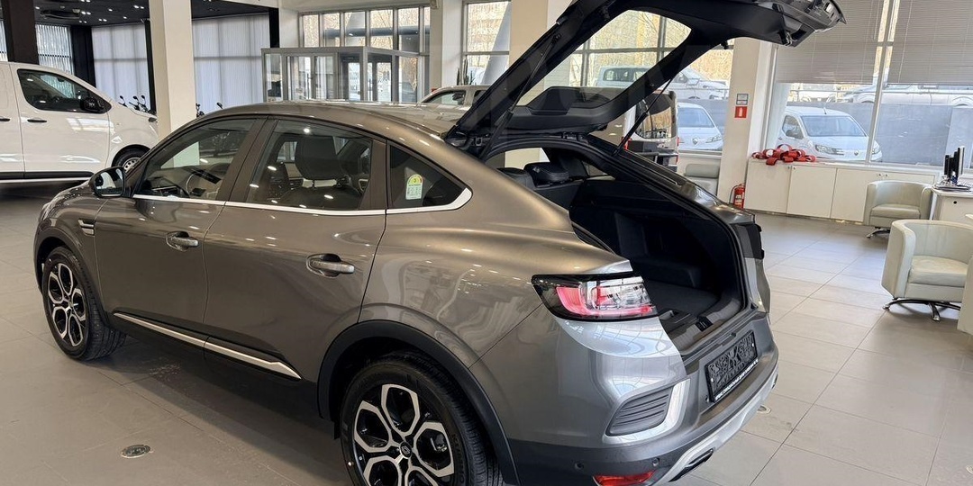 В России продают обновлённый кроссовер Renault Arkana на новой платформе. Сколько он стоит?