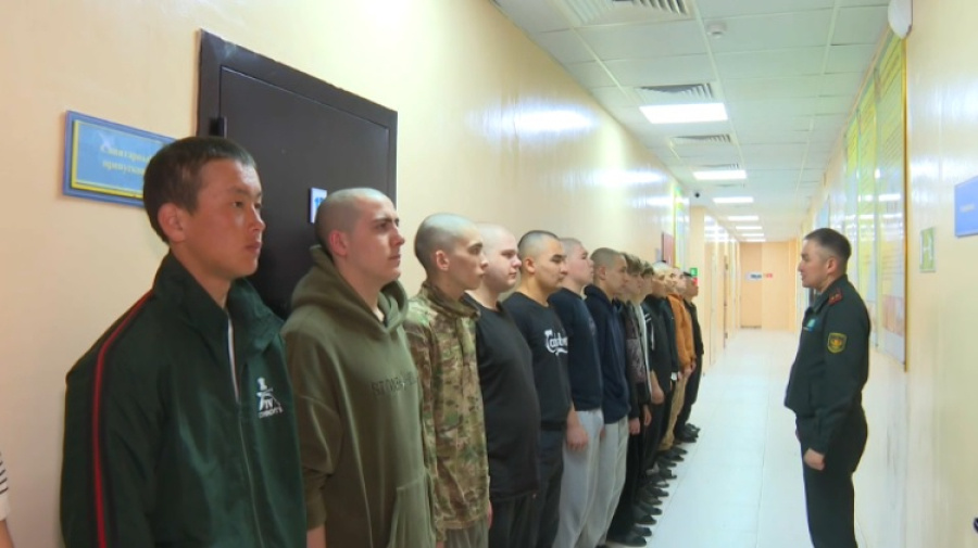 В Казахстане продолжается весенний призыв
