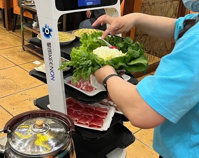 Первый раз в Китае. Как мы ели то, не знаю что, тем, не знаю чем😂...