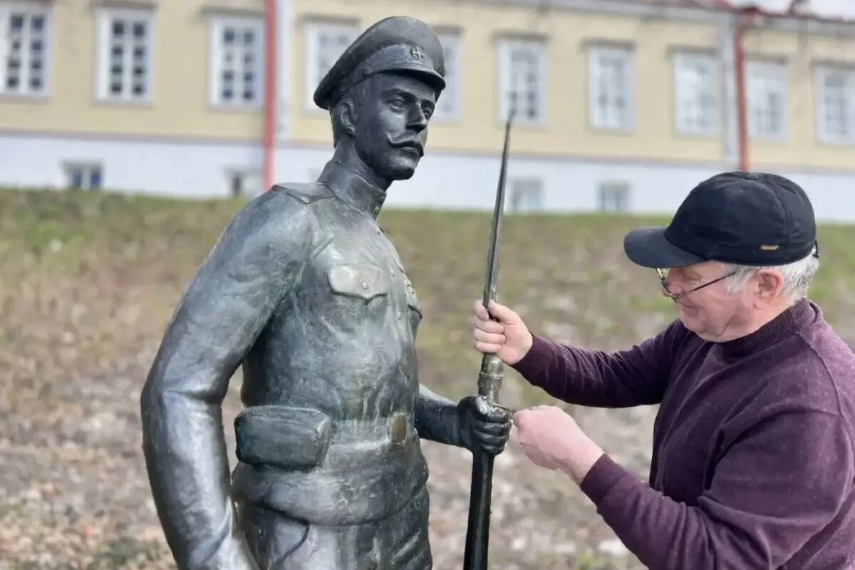    В Пскове могут возбудить дело из-за оторванного от памятника штыка