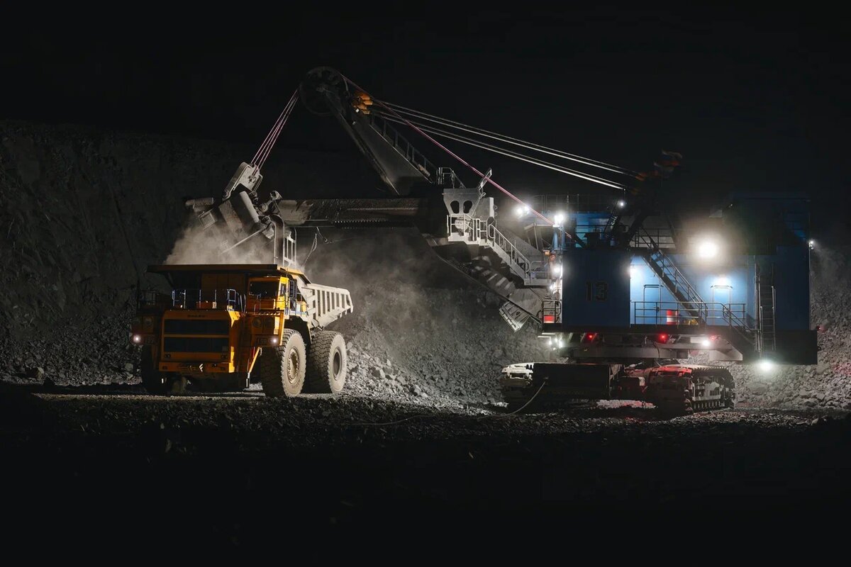 С помощью системы видеоаналитики на Лебединском ГОКе стабилизировали загрузку автосамосвалов в ночное время. Фото: Владимир Авдеев / «Медиацентр» 