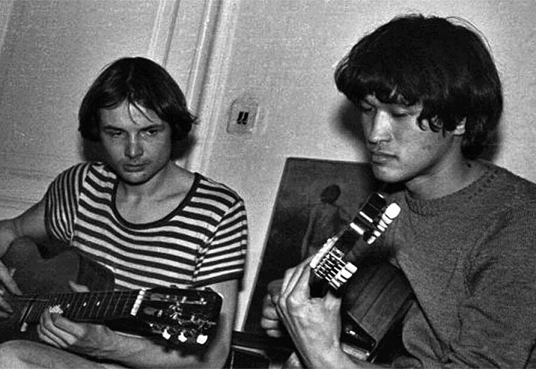    Алексей Рыбин и Виктор Цой. 1981 год Фото: Изображение предоставлено издательством «Бомбора», автор Владимир Быстров