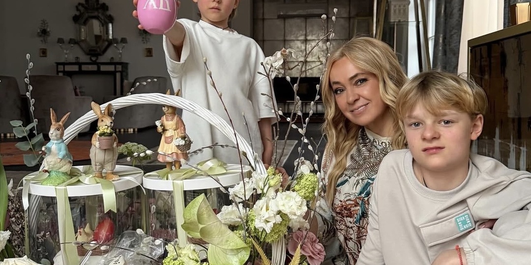 Кулич за 100 тысяч и яйца в луковой шелухе: пасхальные контрасты селебрити