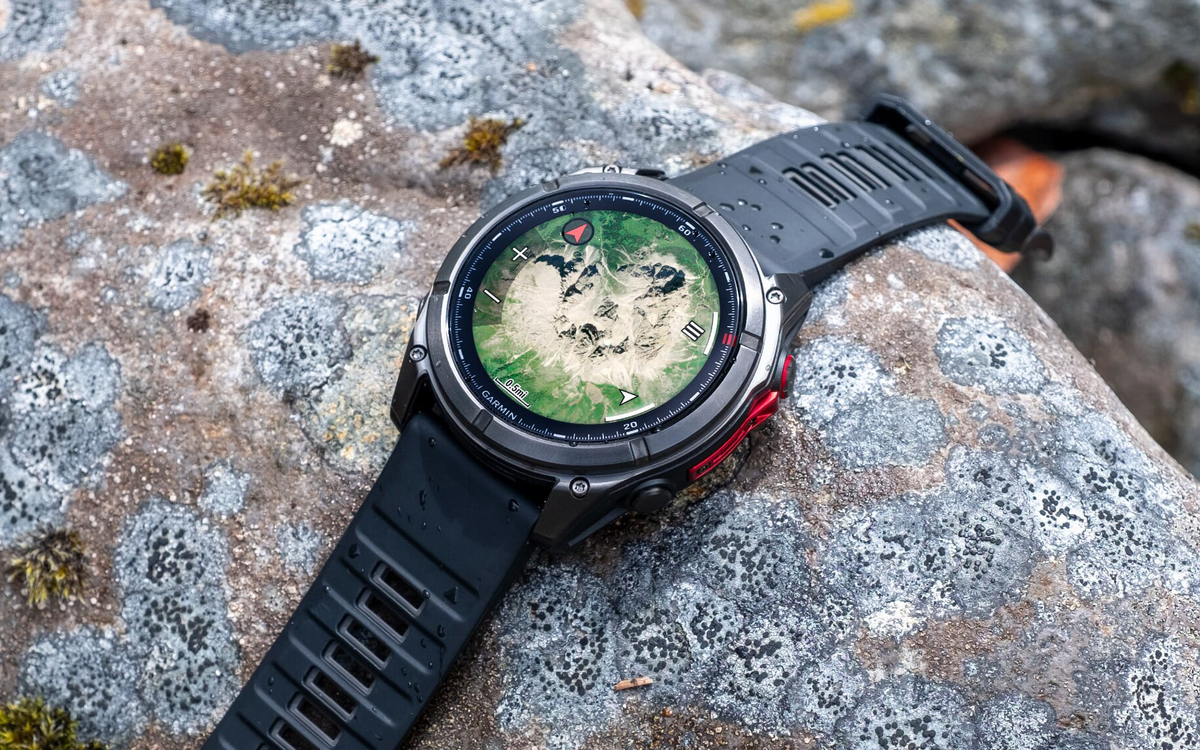 Силиконовый ремешок на часах Garmin Fenix 8 Pro MicroLED