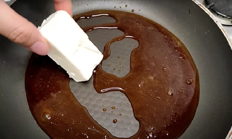 Банановый кекс с орехами и карамелью: нежный, насыщенный, ароматный