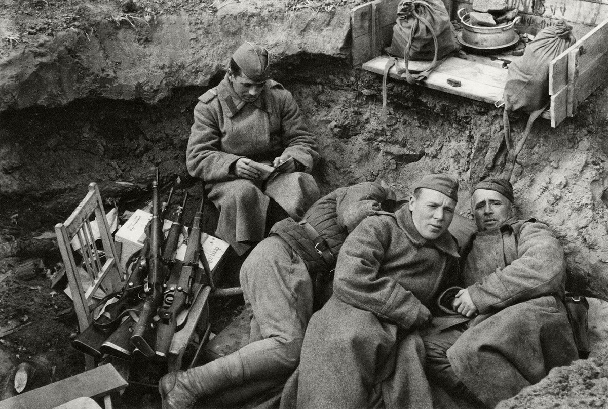 По одну из сторон нейтралки