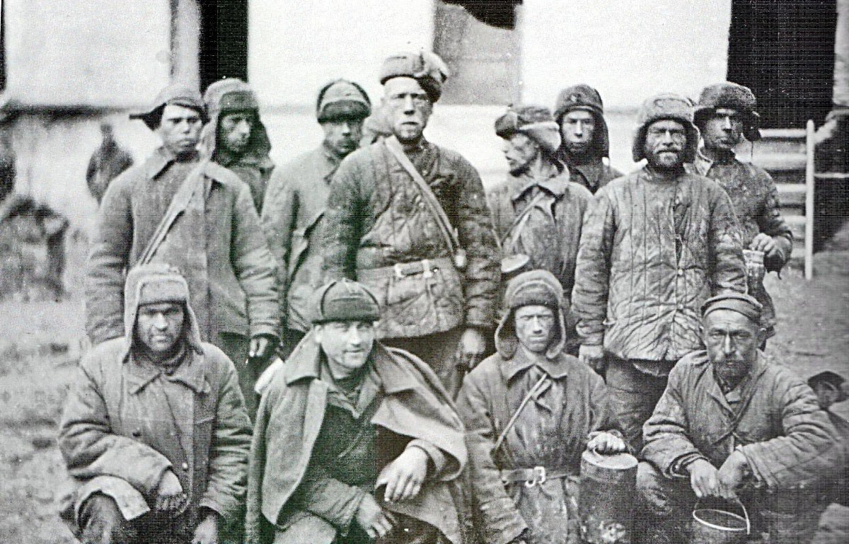 Зеков тоже брали на фронт