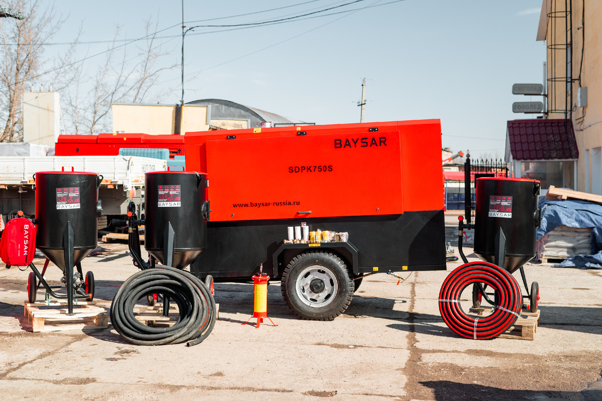 BAYSAR SDPK750S 21/12 с Cummins и пескоструйные бочки PST 100 и 200 литров