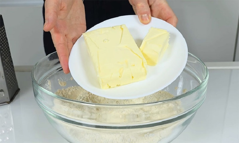 Вкуснее торта: секретный рецепт идеального пирога «Кара-Кум» с безе и джемом