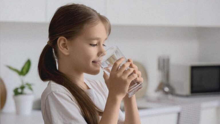    Иллюстрация к материалу: Фтор в воде: новое исследование о влиянии на мозг детей и взрослых