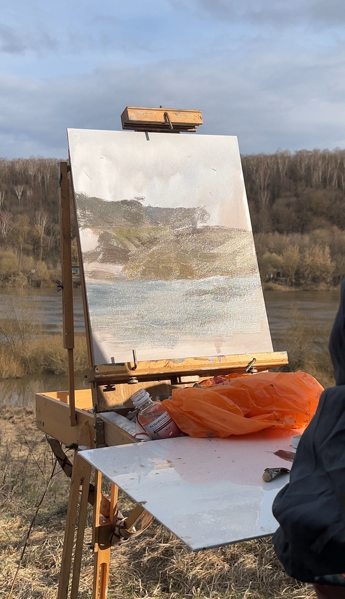 Когда работа начиналась было пасмурно, но потом вышло солнце