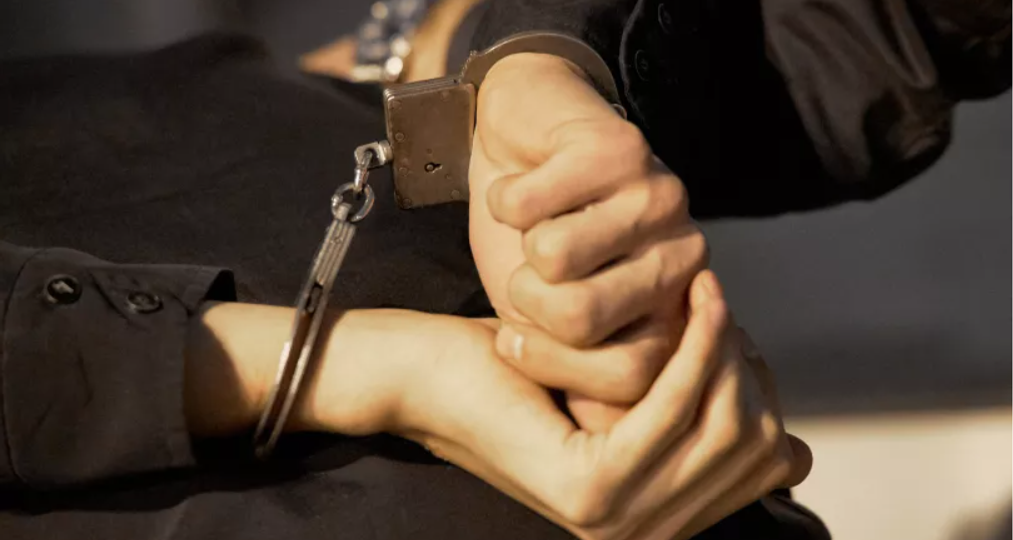 В Уфе мужчина устроил стрельбу во дворе дома