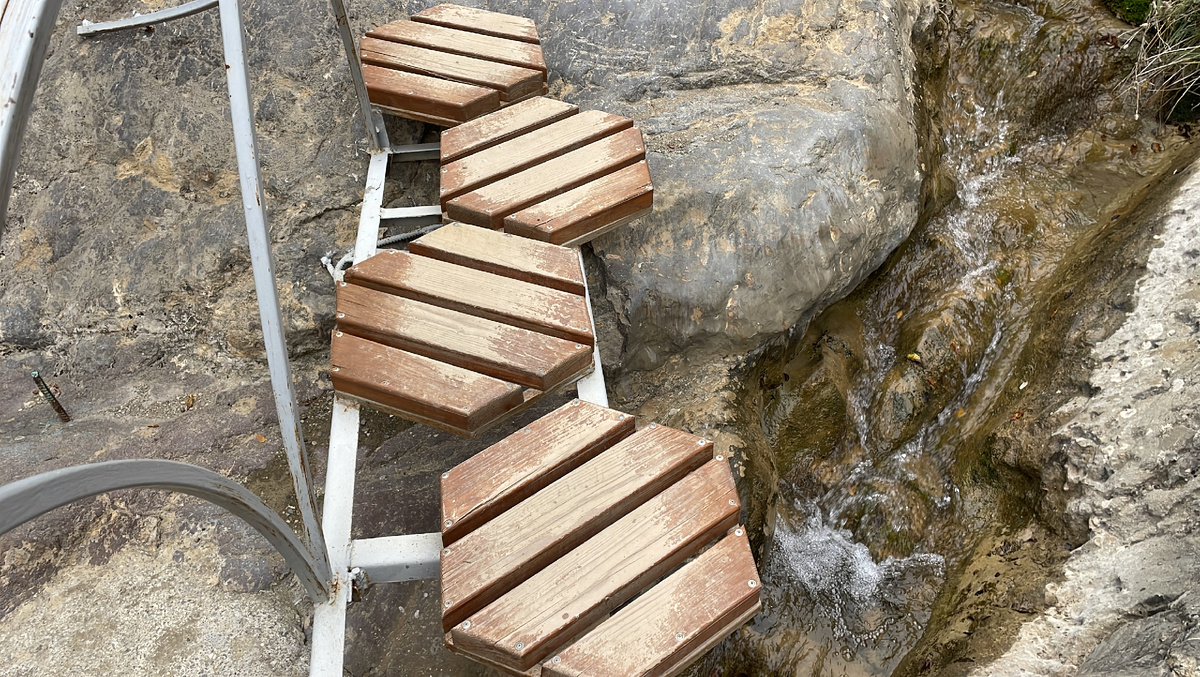 Деревянная тропинка на маршруте