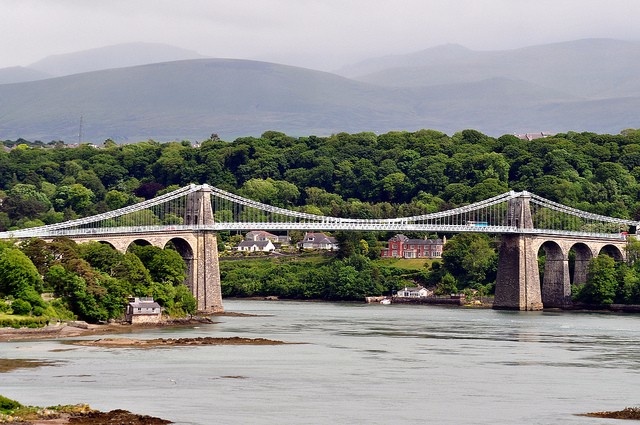 Висячий мост через Менай, Уэльс