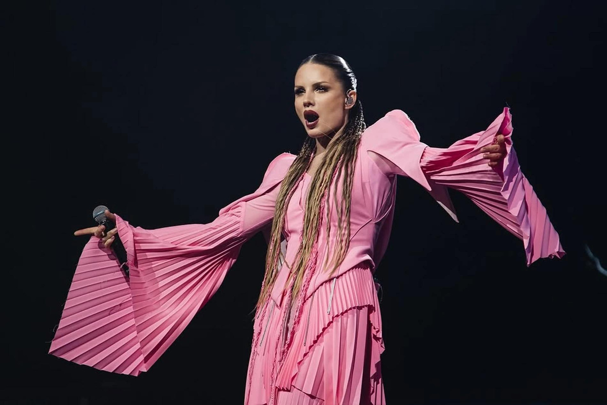    Ева Власова. Фото: Инстаграм (запрещен в РФ) @Singer_eva_vlasova