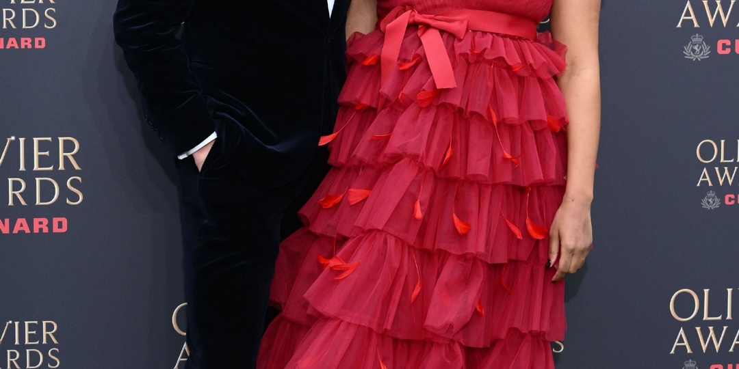 Звёзды на премии Olivier Awards: Элизабет Хёрли, Розамунд Пайк, Том Хиддлстон и другие