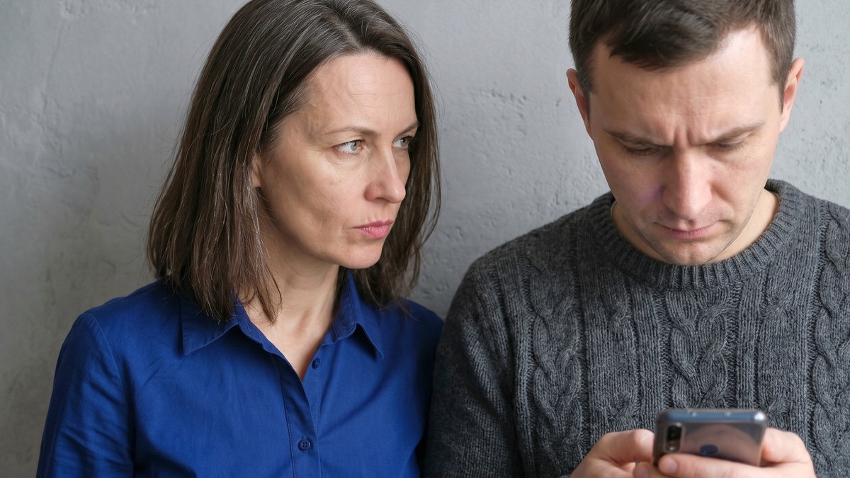 Она промолчала за столом. А через 48 часов кадровик получил приказ