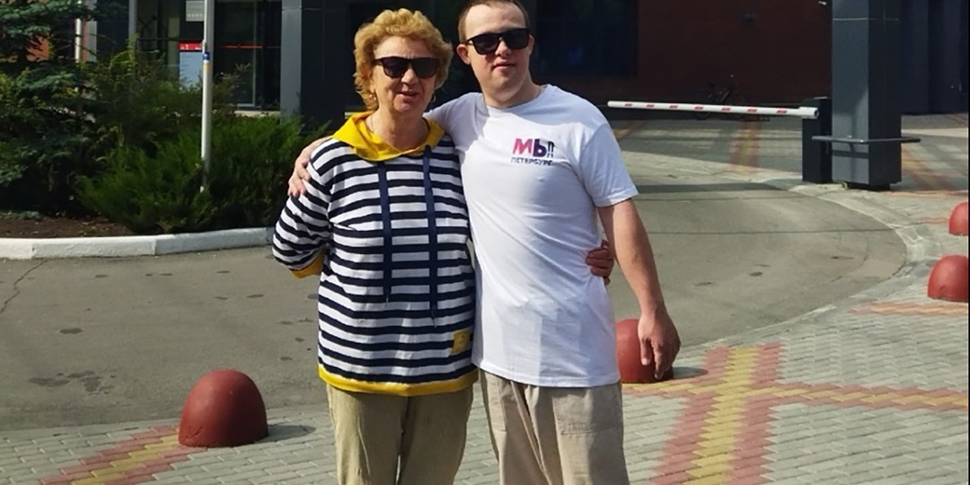 «Как можно отпустить такого ребенка за границу?» У Антона Мысляева синдром Дауна, и он дважды выступал в ООН