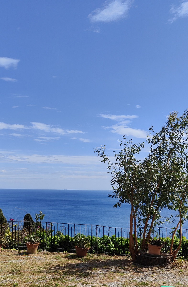 Апрельское море