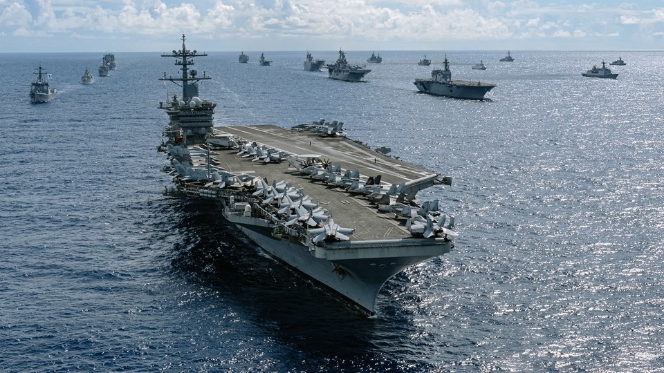    Морскую блокаду Ирана держат 15 военных кораблей США, среди которых - авианосец Abraham Lincoln. Фото: US Navy / Global Look Press