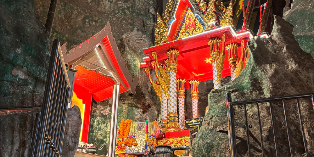 Храм обезьян в скале. Тайны и чудеса Таиланда