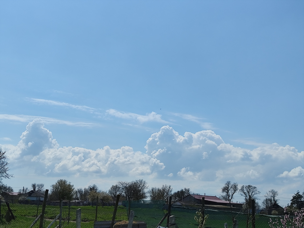 А над нами чистое небушко...