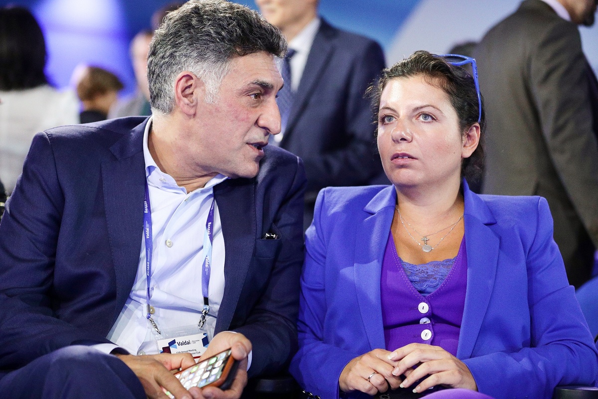    Режиссер Тигран Кеосаян и его супруга главный редактор телеканала RT и МИА "Россия сегодня" Маргарита Симоньян./Владимир Смирнов/ТАСС