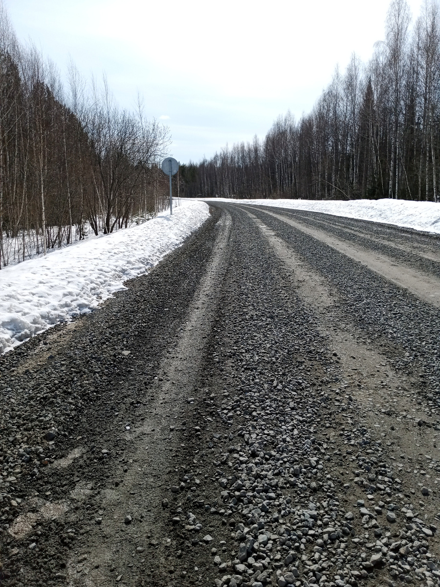 Нужный поворот со знаком чуть дальше станции