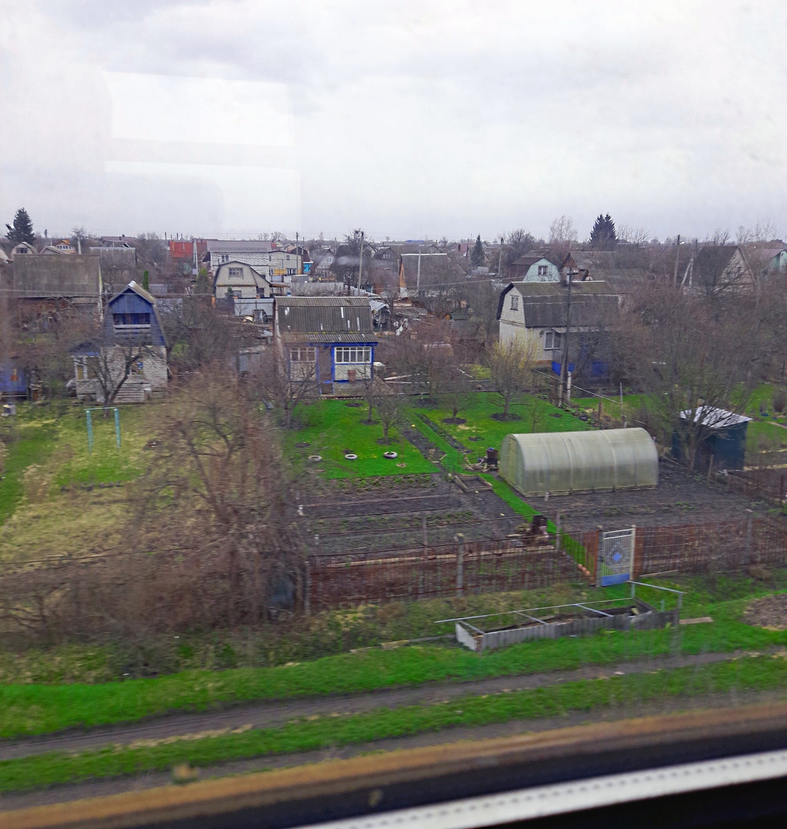 Дачи из окна электрички