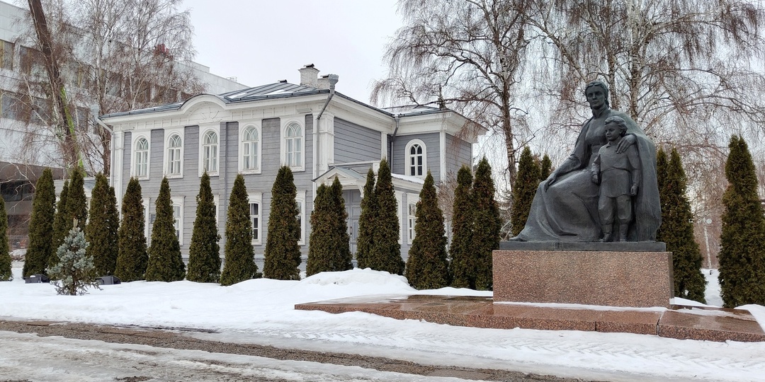 Не спускайтесь к Волге в мартовском Ульяновске. Скользкое и грустное завершение весенней прогулки