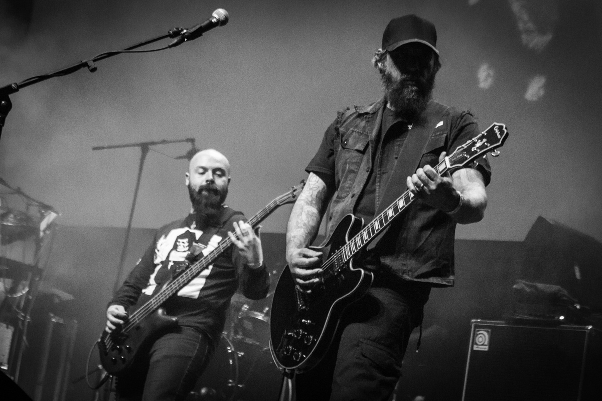 Что ж, мужики суровые, бороды вроде на месте