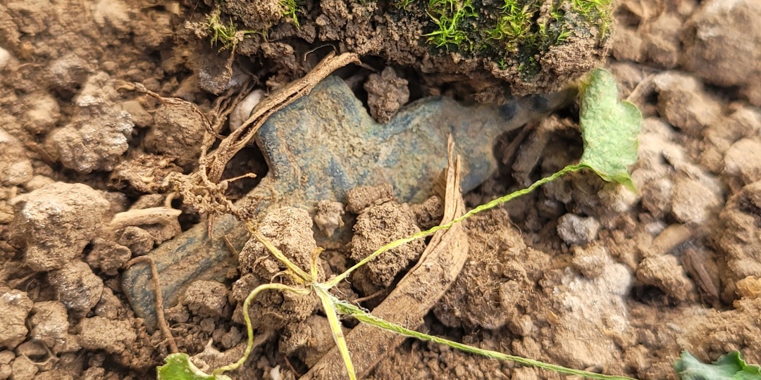 Механическая чистка предмета: «Нательный крест XIX века».