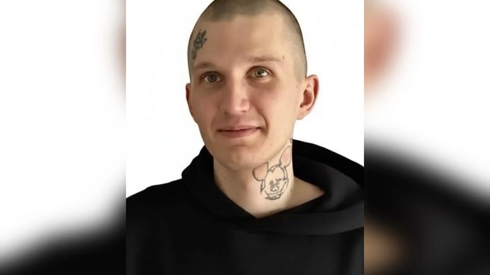 Под Новосибирском ищут пропавшего 18-летнего парня с тату на лбу