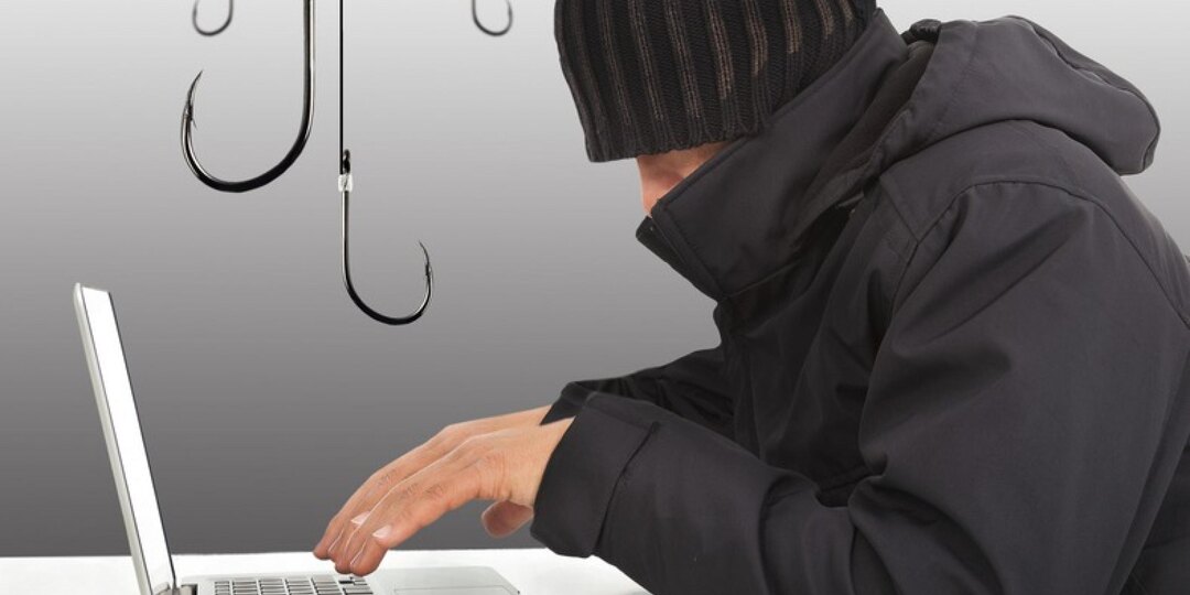 Жительница Верхнетоемского округа «купила» у мошенников телефон и наушники за 200 тысяч рублей через QR-код