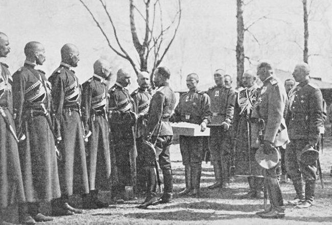 Христосование императора Николая II с конвойцами