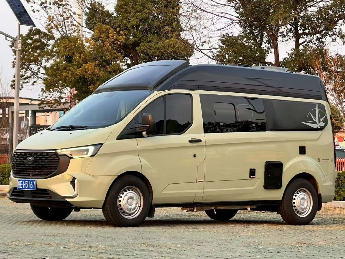 avtodom16 — китайский автодом Zhongkai Ford Tourneo Transit, компактный дом на колёсах на базе Ford Transit, вид спереди. Подходит для поездок вдвоём, путешествий по городу и трассе.