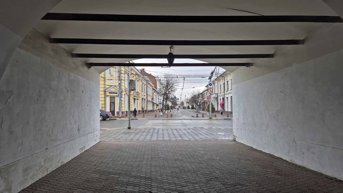 Участок улицы Кирова в Ярославле стал пешеходным в 1997 году. В рамках нового проекта его также реконструируют. Листайте галерею, чтобы увидеть еще фото