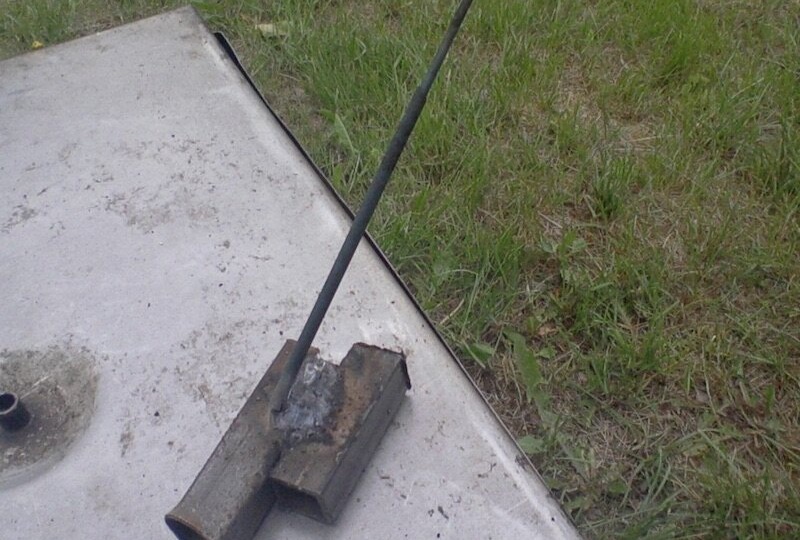 Если прилипает электрод, значит он приварился. Почему так, что делать?