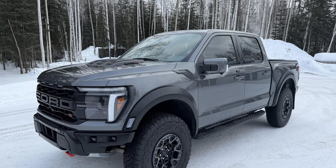 Владелец купил новый Raptor R за $116 060 и продал спустя 2 000 км - что получил новый покупатель